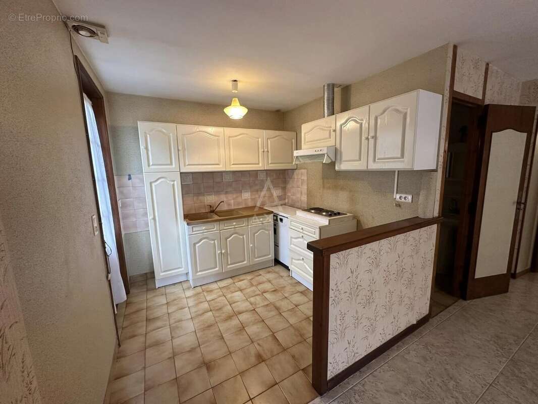 Maison à MAZEYROLLES