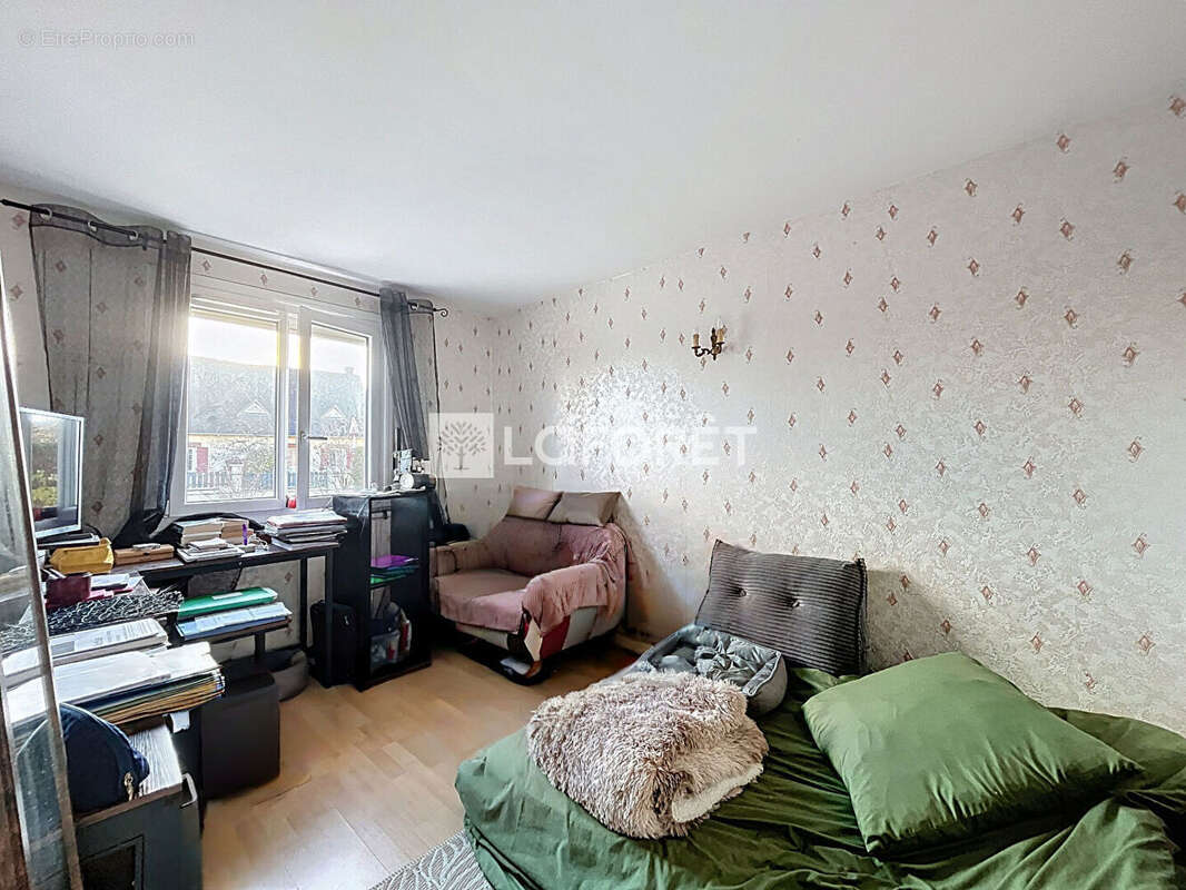 Maison à COURCELLES-SUR-SEINE