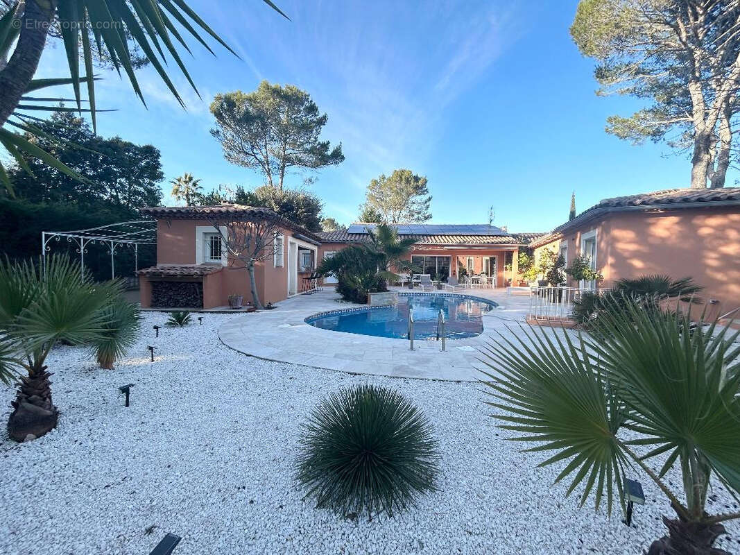 Maison à FLASSANS-SUR-ISSOLE