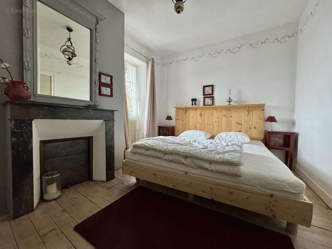 Maison à SAINT-BONNET-LA-RIVIERE