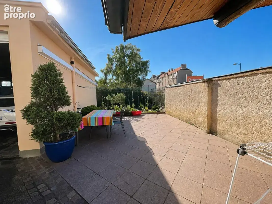 Metz-sablon - ensemble immobilier à fort potentiel locatif avec 2 logements, jardin et 5 garages - photo 6