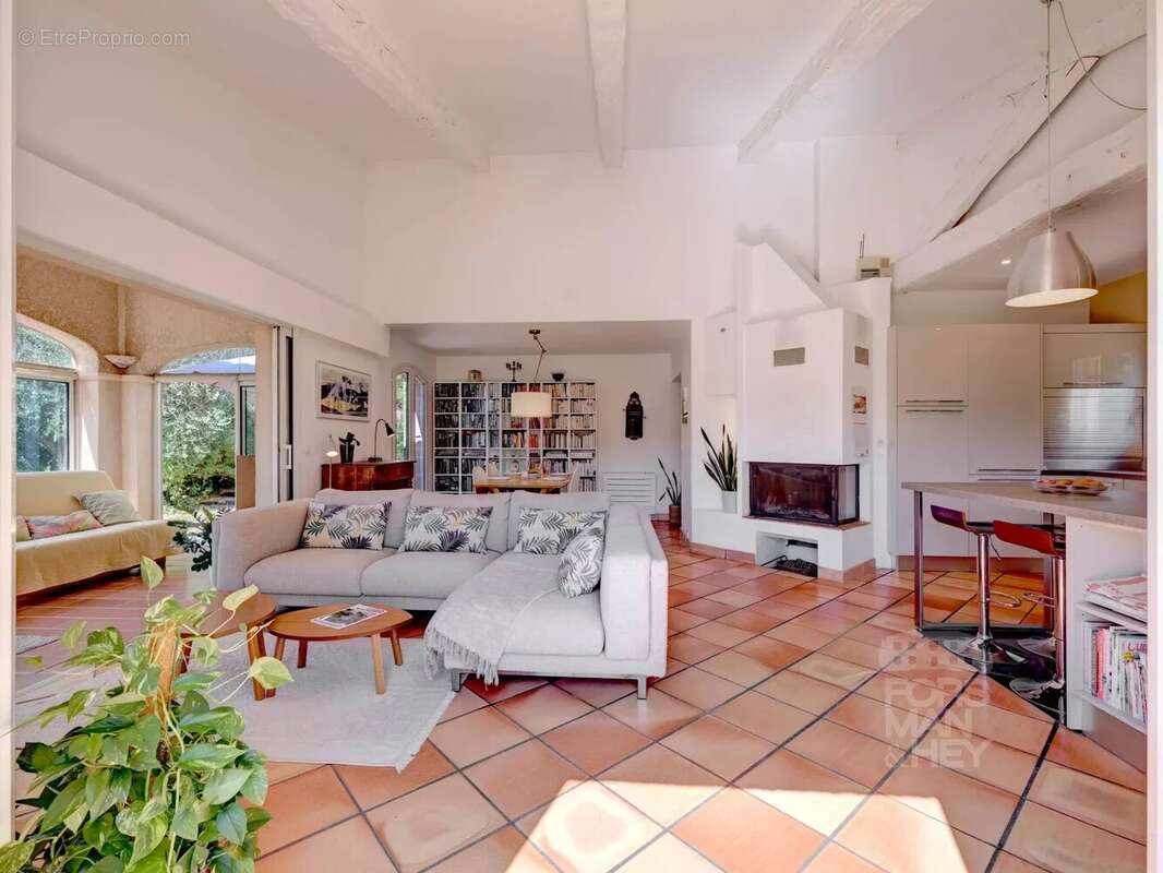 VALBONNE – une vraie maison de famille aux portes du village - photo 3