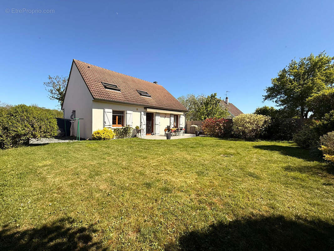 Maison à COURCY