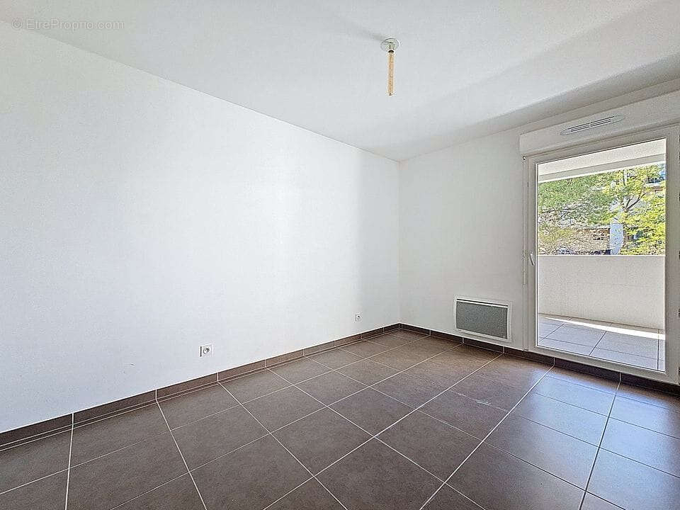Appartement à MARSEILLE-4E