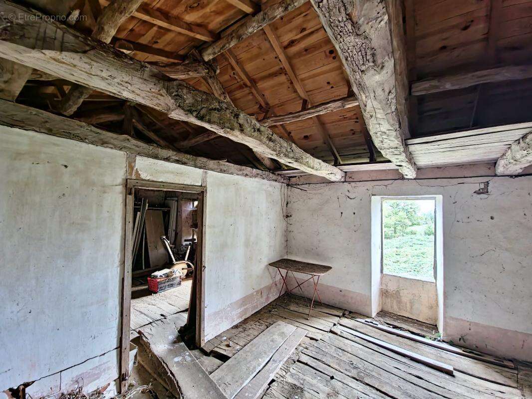 Maison à LACAPELLE-LIVRON