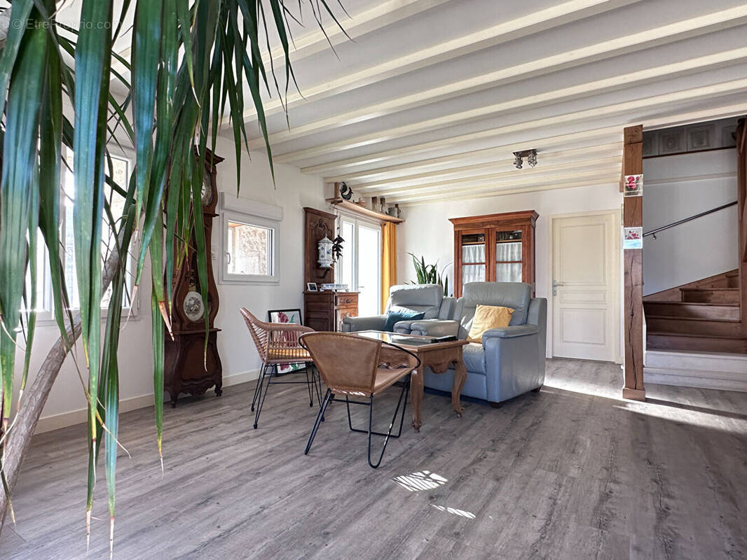 Maison à GENAC