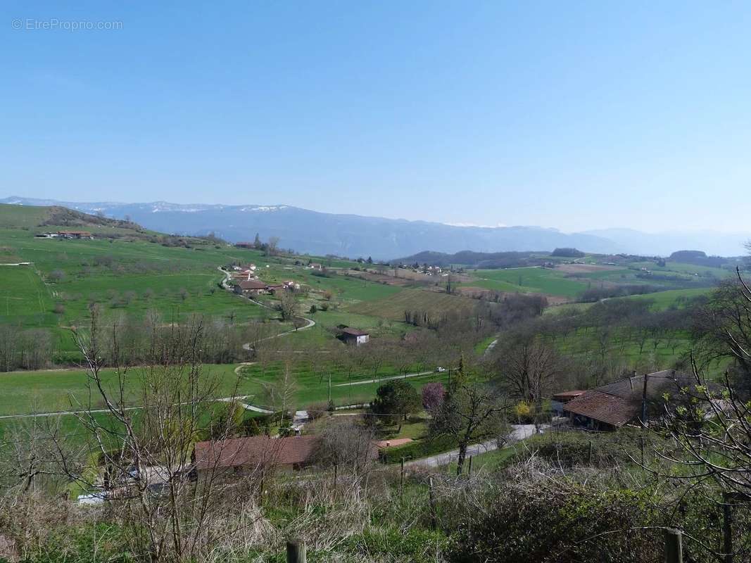 Terrain à CHEVRIERES