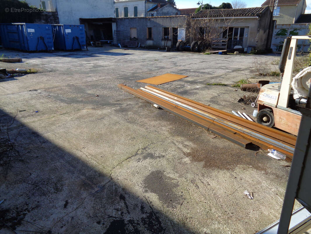 Commerce à AIMARGUES