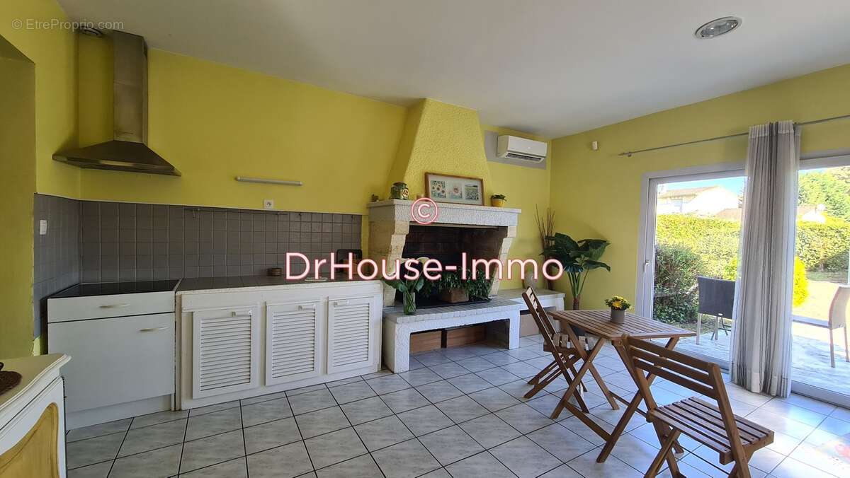 Maison à AMBARES-ET-LAGRAVE