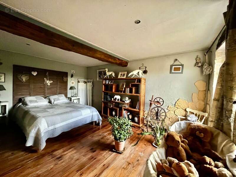 Maison à LA PACAUDIERE