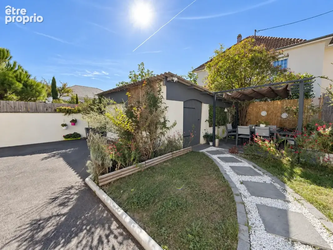 Maison 5 pièces rénovée   4 chambres vie de plain-pied et grand jardin intimiste - photo 4