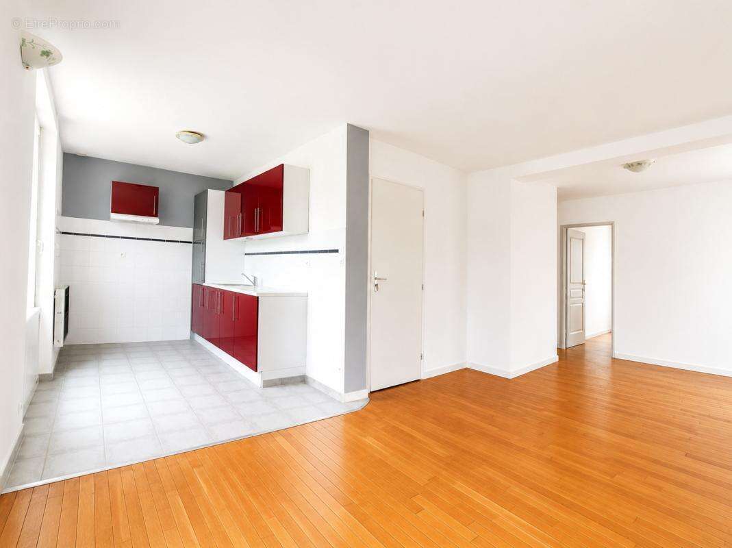 Appartement à LENCLOITRE