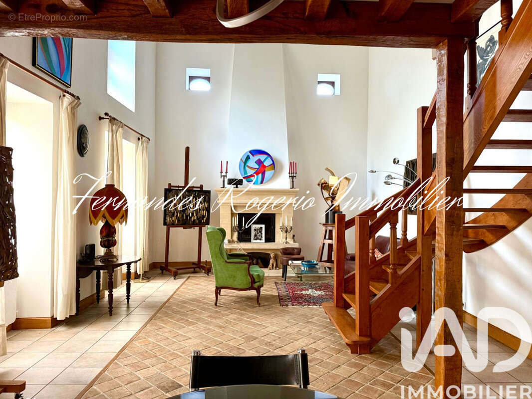 Maison 269 m² à Yevre-La-Ville  - photo 3