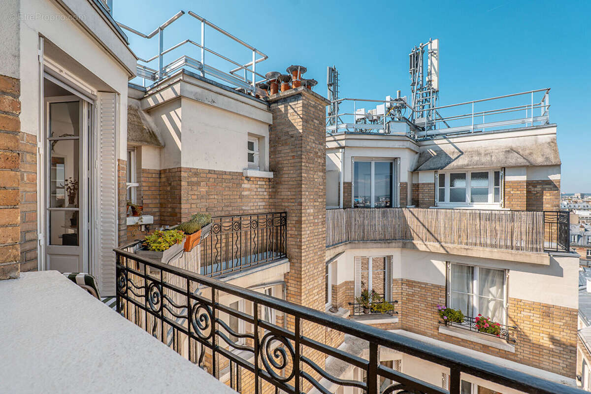 Appartement à PARIS-17E