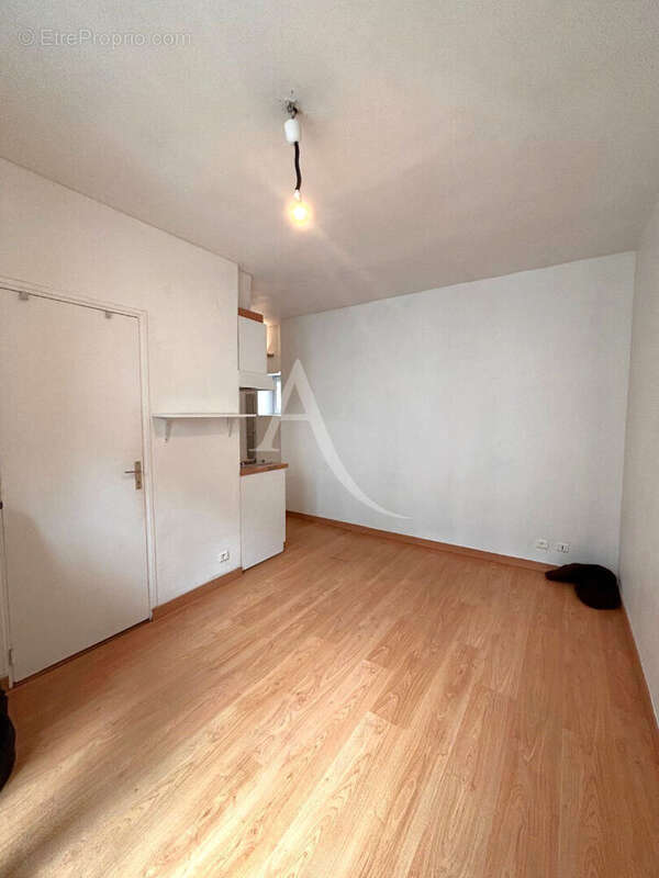 PARIS 11ème - Secteur Saint-Maur / Belleville - Appartement T2 - 30.10 m² - photo 3