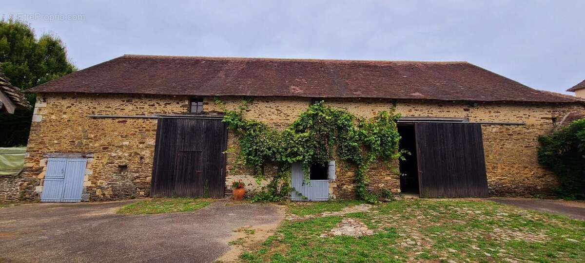 Maison à SAINT-YRIEIX-LA-PERCHE