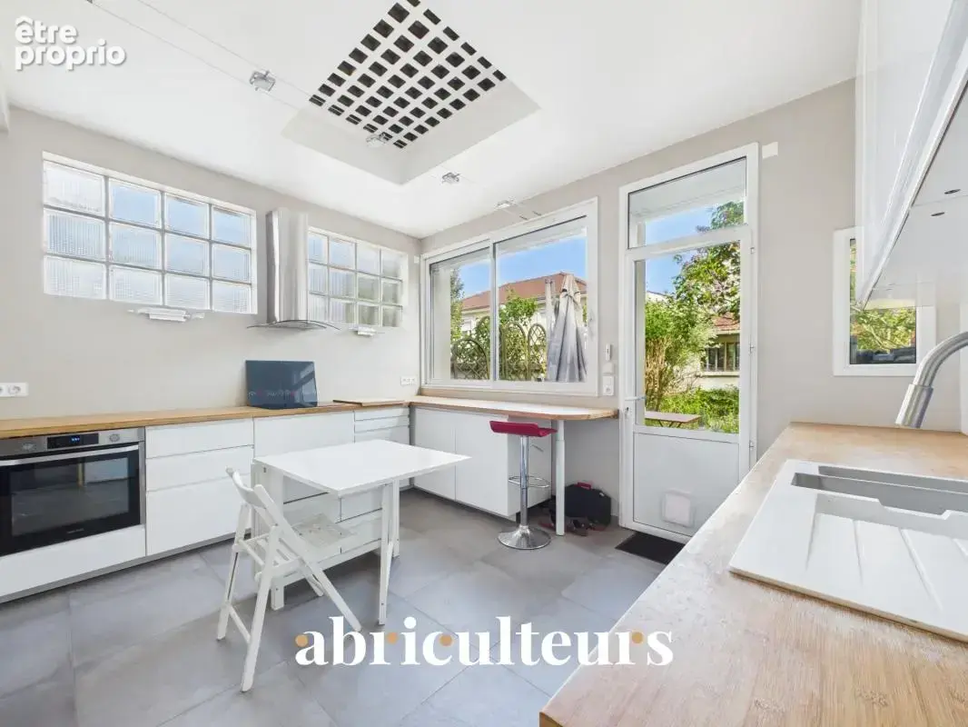Clamart : Maison familiale lumineuse, 4 chambres, jardin, dépendance et fort potentiel - photo 12