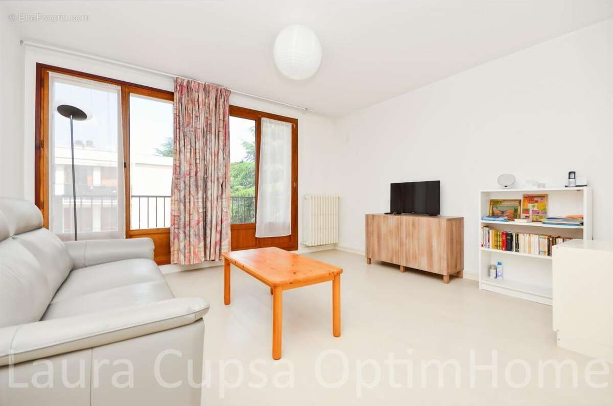 Fresnes - 3 pieces - 61,76 m² - dernier etage - balcon, cave et parking. en option un box - photo 2