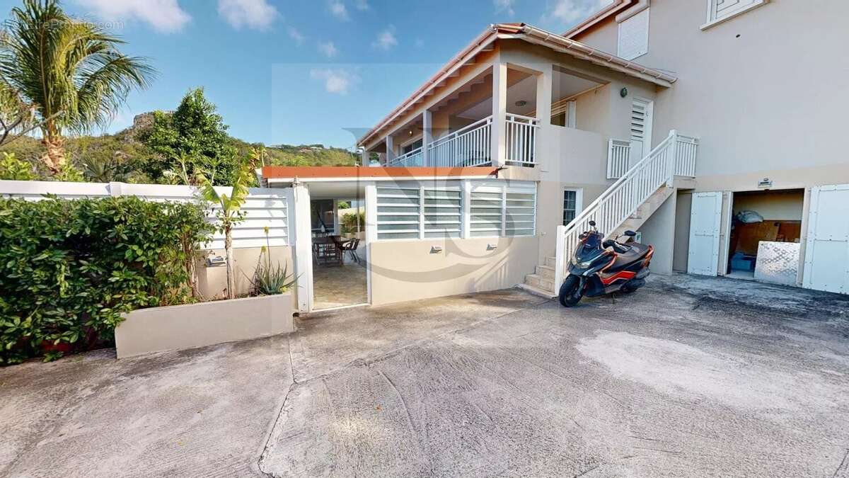 Maison à CAPESTERRE-BELLE-EAU