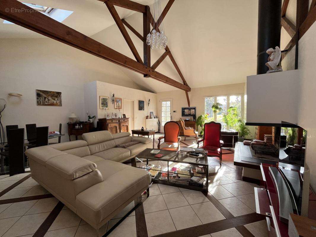 Maison à SAINTRY-SUR-SEINE