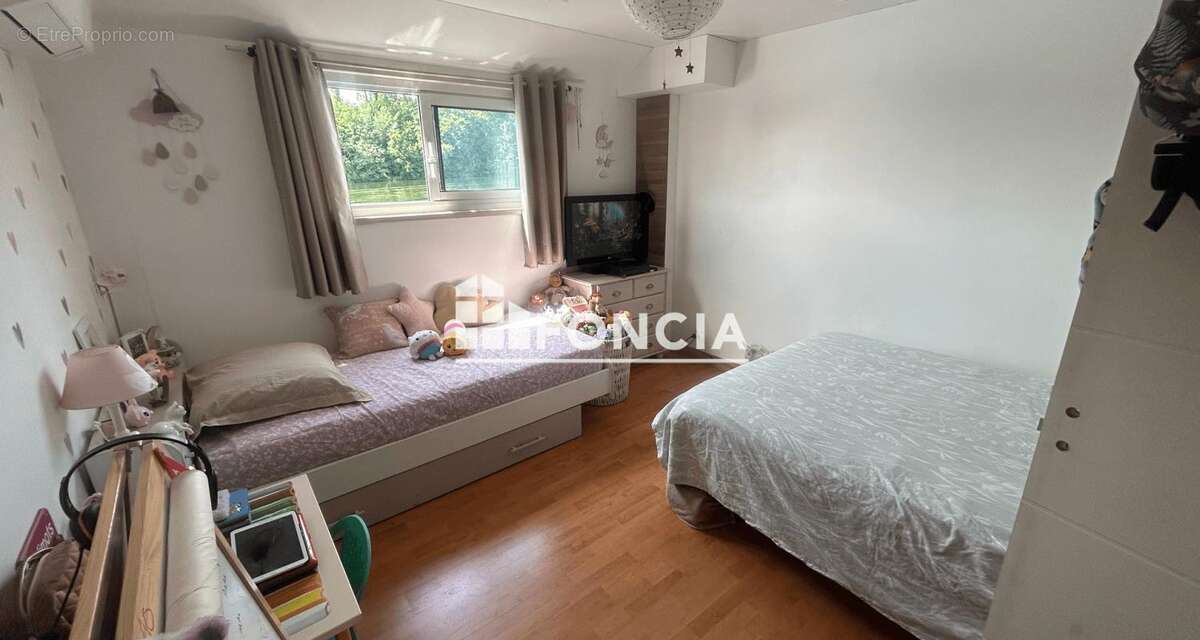 COUP DE CŒUR GARANTI – Péniche d’exception à Conflans-Sainte-Honorine 130 m² habitables + 70 m² de terrasse sur les quais… Envie - photo 3