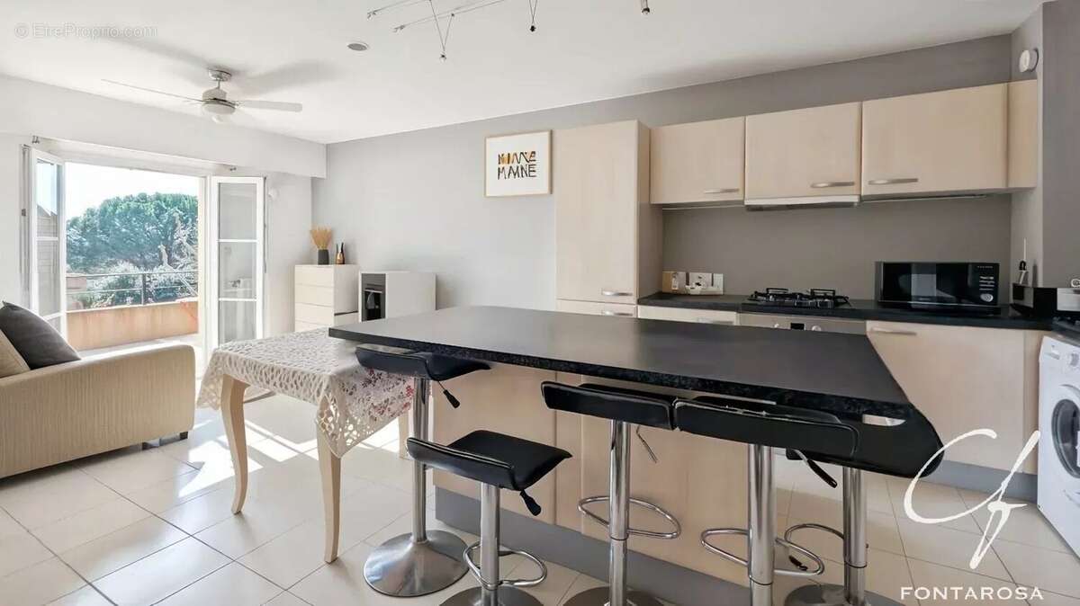 Appartement à ROQUEBRUNE-SUR-ARGENS