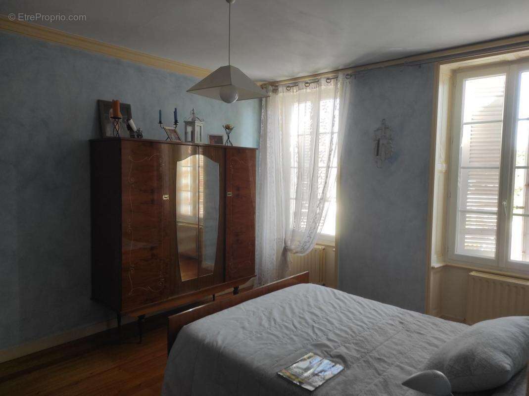 Maison à SAINT-JEAN-D'ANGELY