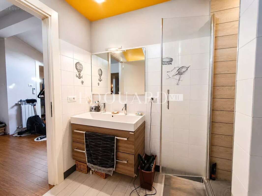 Villa indépendante à vendre, en excellent état avec piscine, jardin plat et vaste parking extérieur - photo 5
