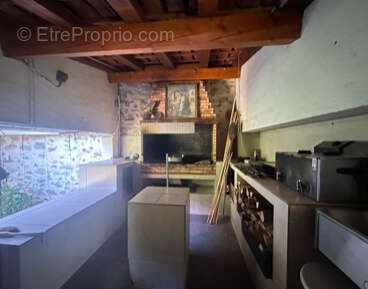 Local commercial de 231 m2 avec terrasse de 60 m2 - photo 4