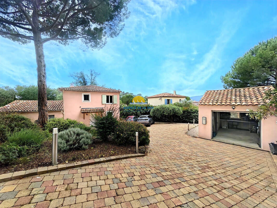 Maison à BAGNOLS-EN-FORET