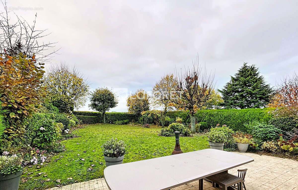 Maison à MORAINVILLIERS