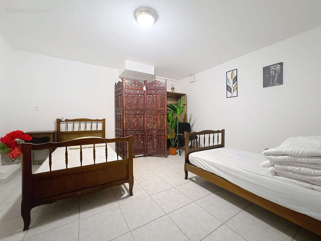 Maison à SAINT-CYR-LA-ROCHE