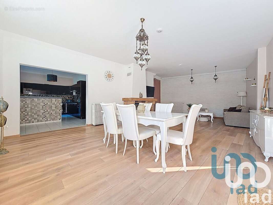 Photo 2 - Maison à ROMILLY-SUR-SEINE