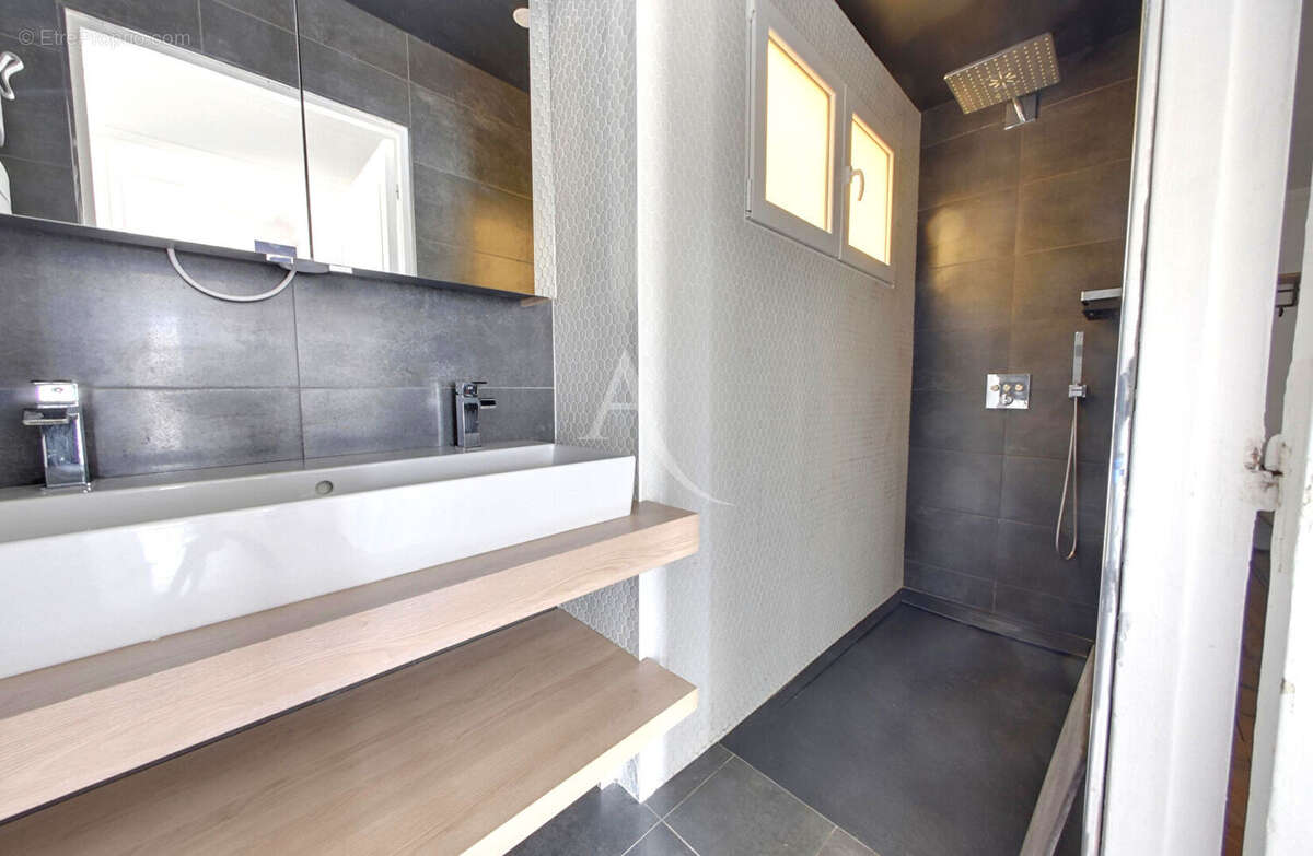 Appartement à PARIS-10E