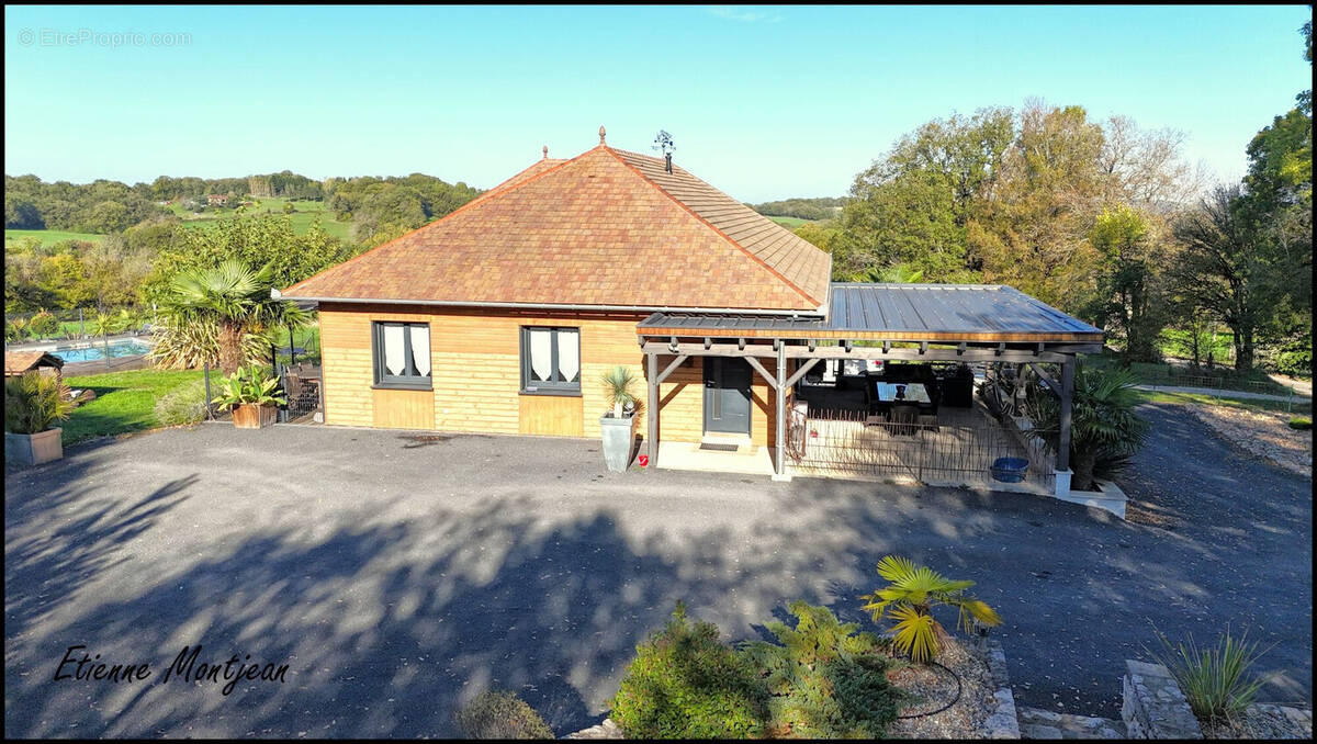 Maison à MONTAMEL
