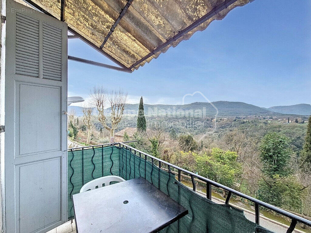 Appartement à BAGNOLS-EN-FORET