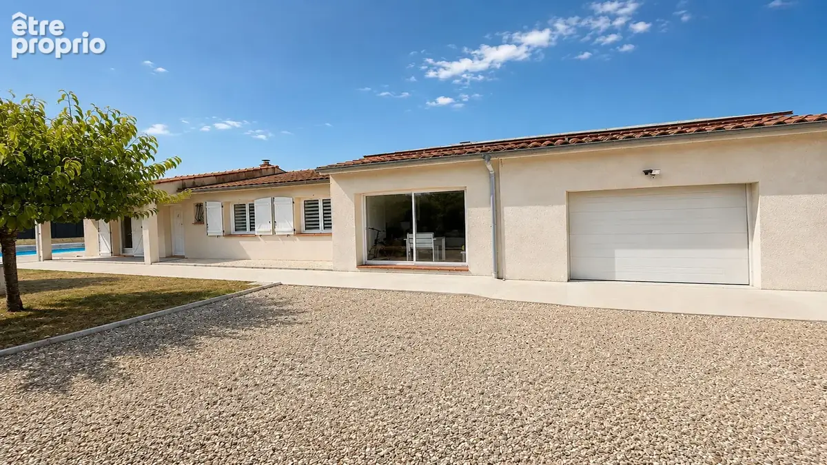 Maison T5 de plain-pied de 114 m² , proche commodités . - photo 7