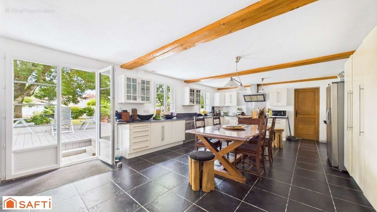 Maison 284 m² à Vouhe  - photo 4