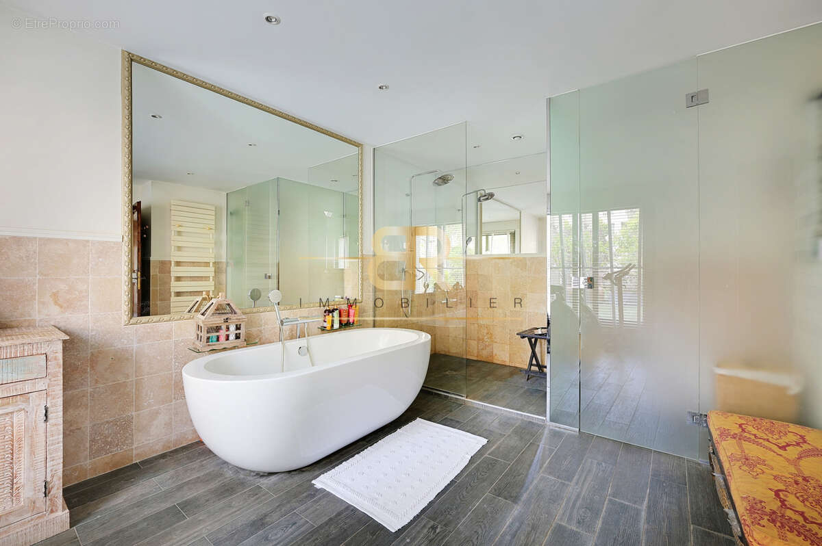 Maison à NEUILLY-SUR-SEINE