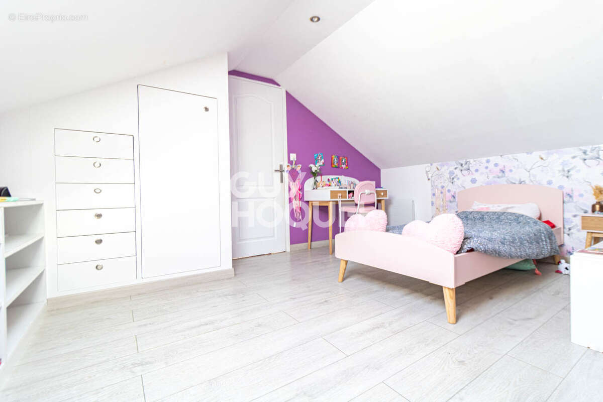 EPÔNE - Grande maison familiale avec deux logements indépendants, dépendances et terrain de 1 258 m² - photo 11