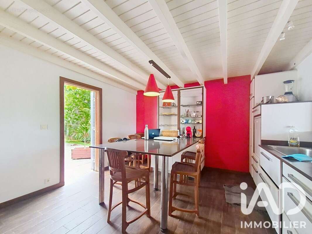 Maison 198 m² à Sainte-Rose  - photo 7