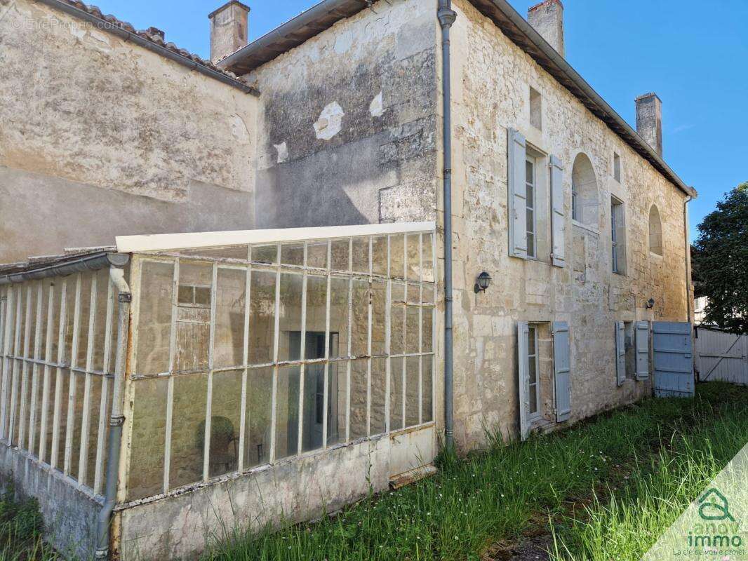 Maison à VILLEBOIS-LAVALETTE