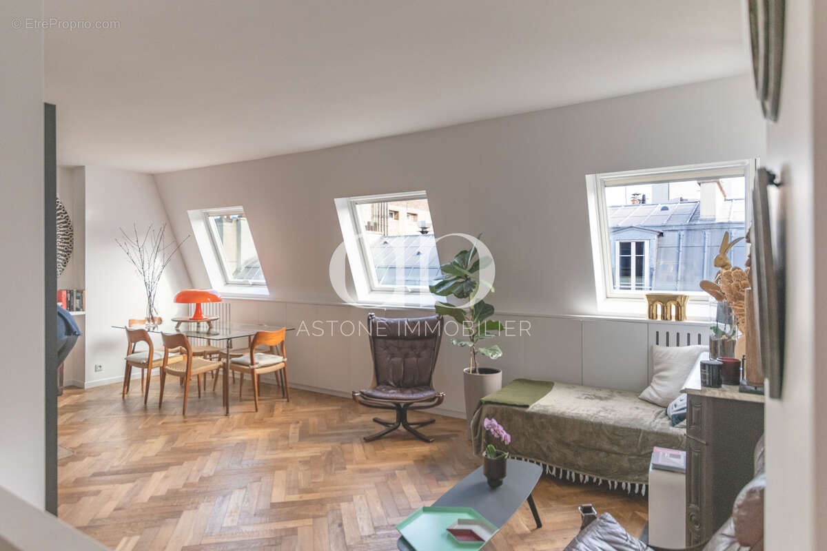 Appartement à PARIS-16E
