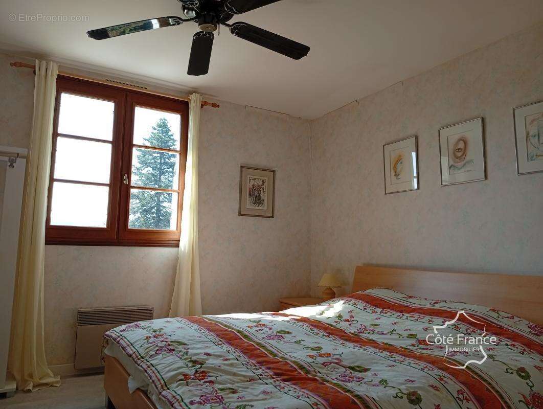 Maison à LA ROCHE-CANILLAC