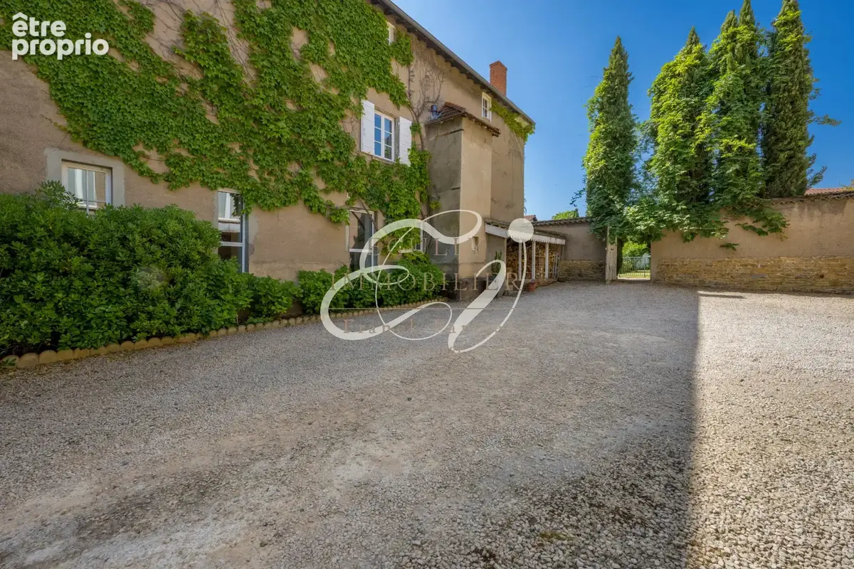 Vente ecully 69130 maison ancienne 11 pieces beaucoup de charme calme belles prestations - photo 3