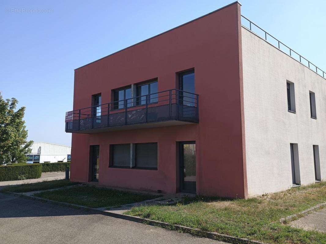 Commerce à PERONNAS