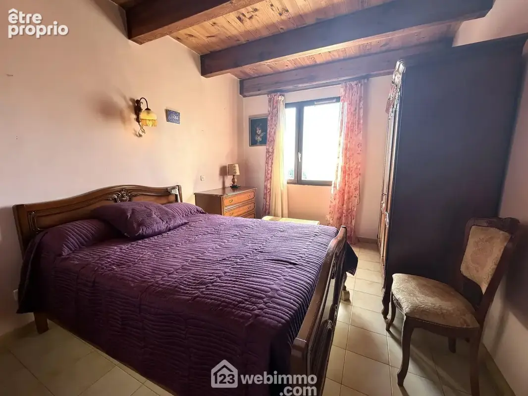 La partie principale possède 3 chambres...
