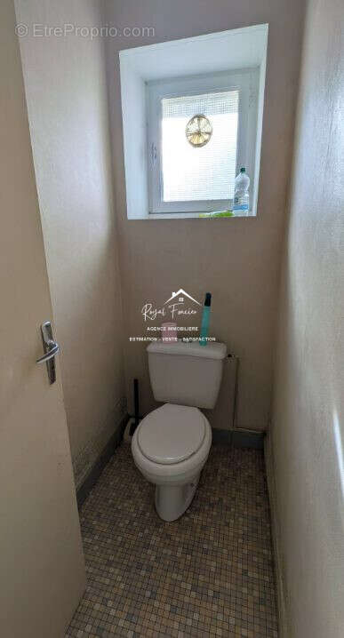 WC RDC - Maison à NOYANT-DE-TOURAINE