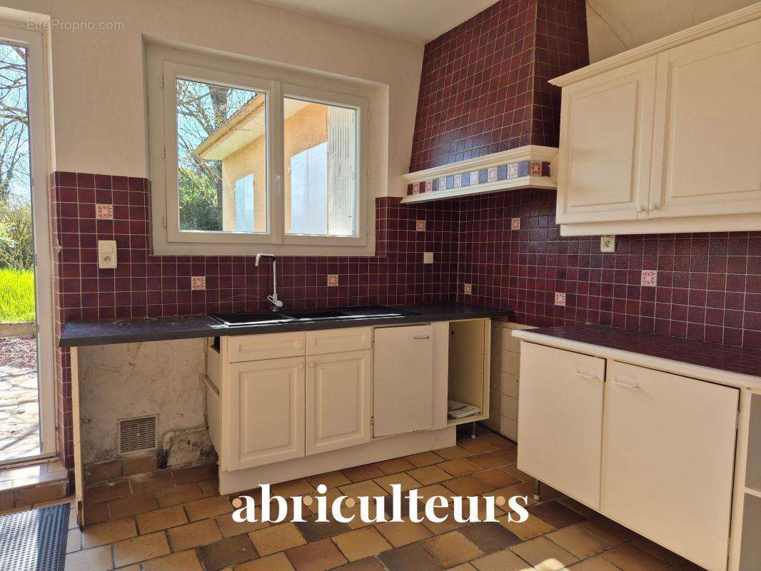 Maison familiale dans un quartier calme à la vente à Cognac (16100) - photo 8