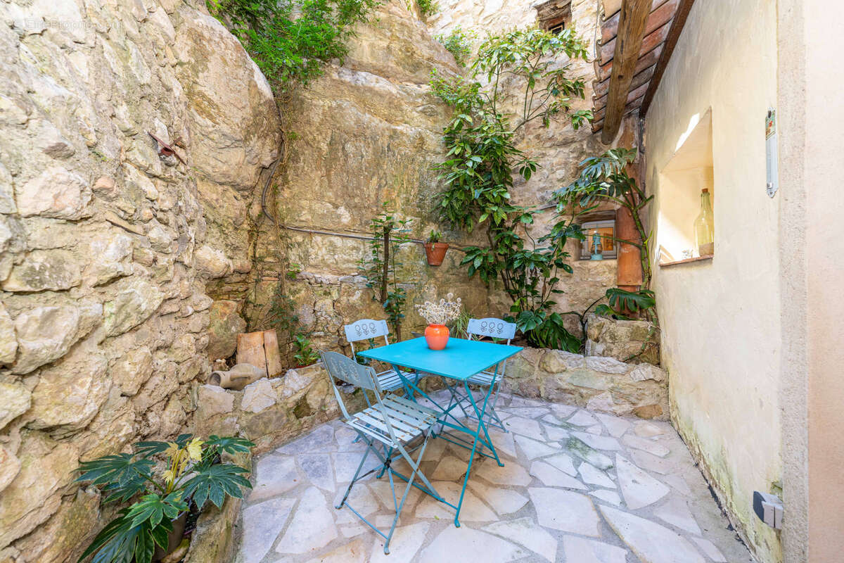 Appartement à TOURRETTES-SUR-LOUP